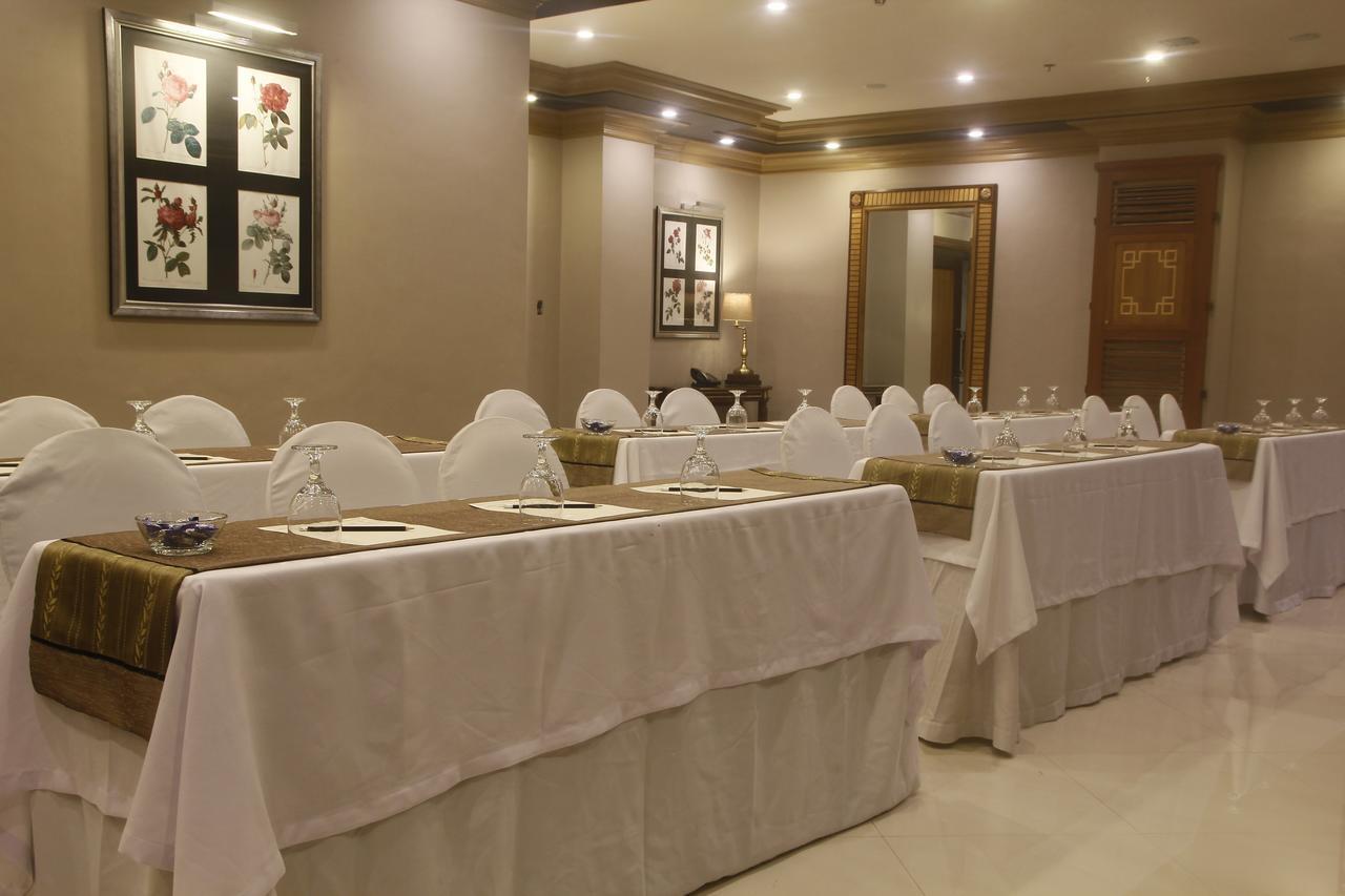 Herald Suites Polaris Makati City Exteriör bild