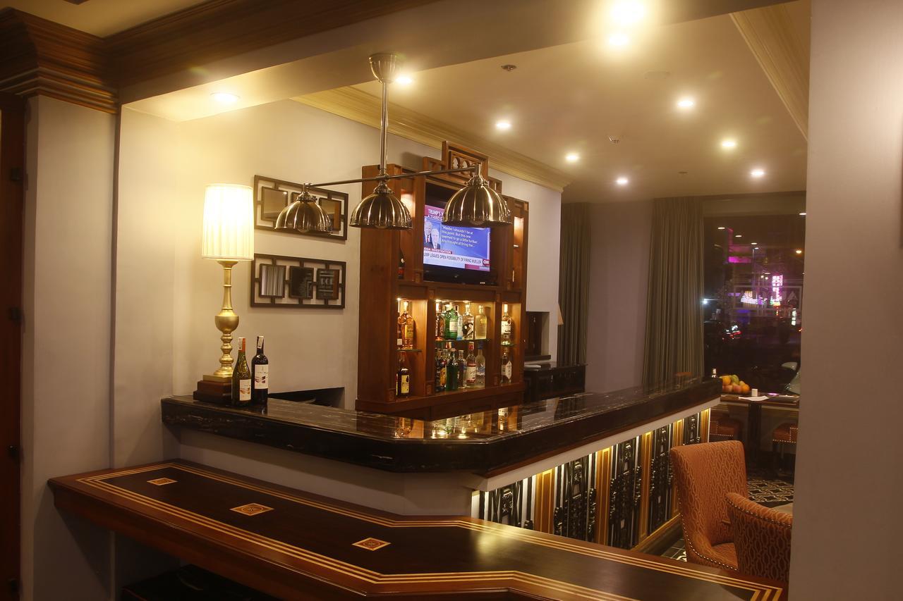 Herald Suites Polaris Makati City Exteriör bild