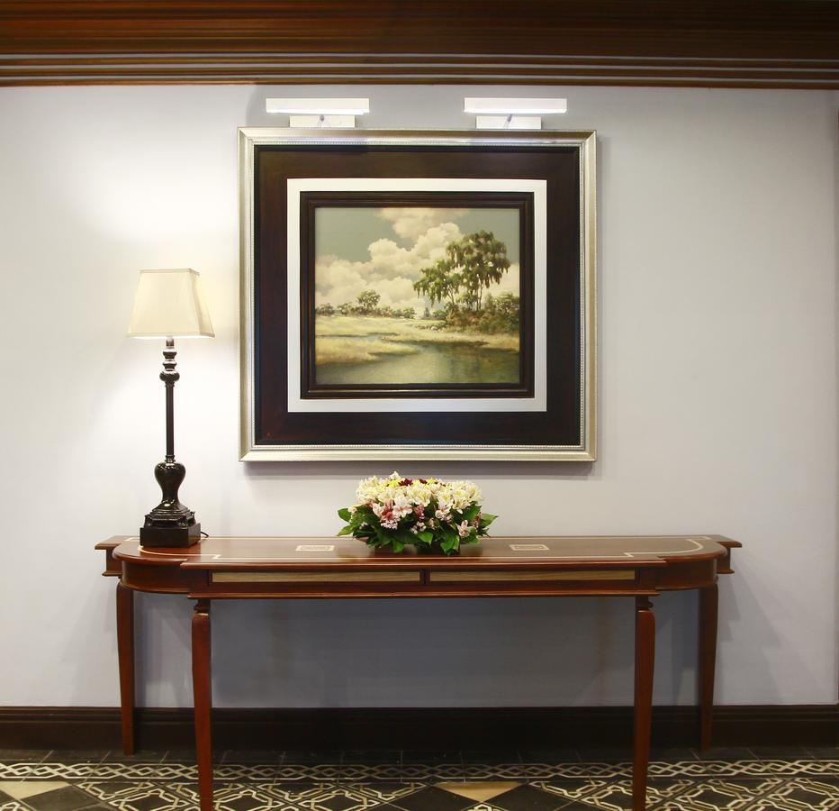 Herald Suites Polaris Makati City Exteriör bild