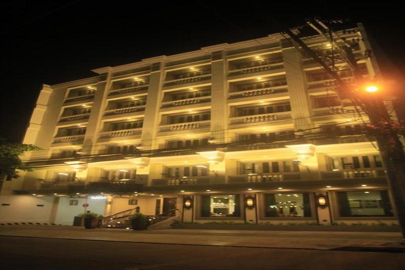 Herald Suites Polaris Makati City Exteriör bild