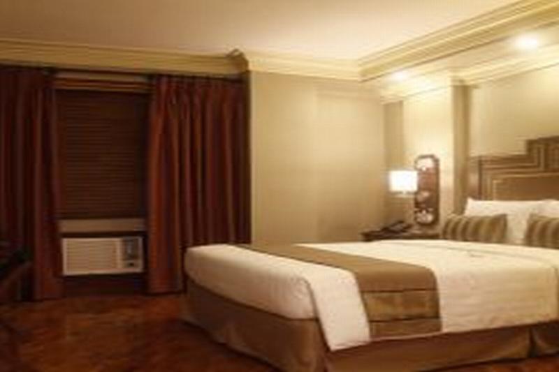 Herald Suites Polaris Makati City Exteriör bild